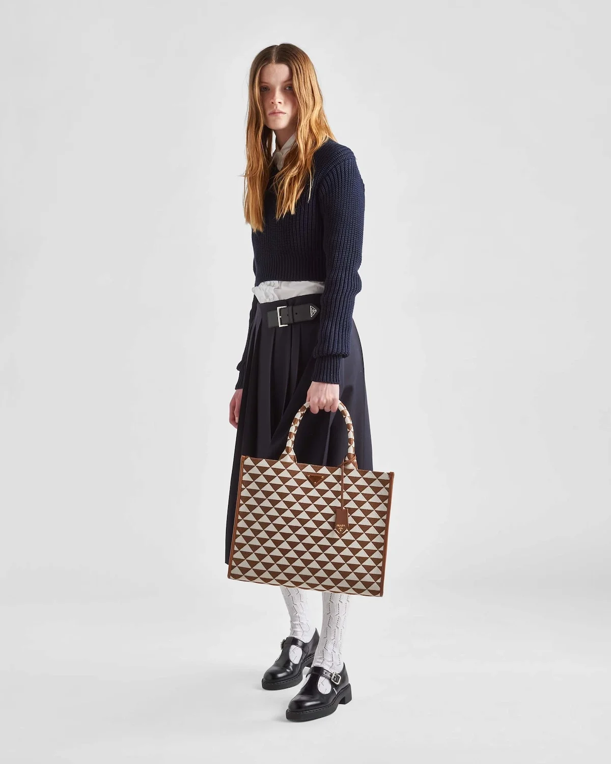 라지 심볼 자수 패브릭 핸드백 초크 화이트 상세