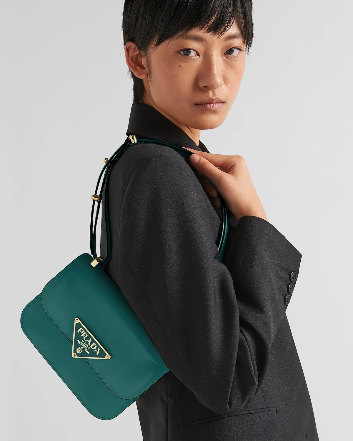 엠블럼 레더 숄더백 그린 상세