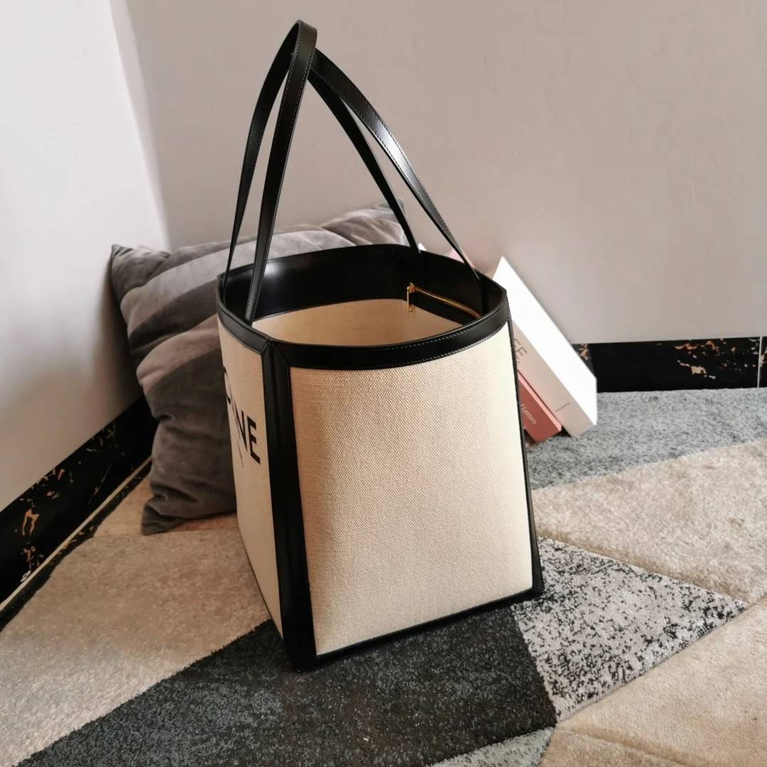 프린트 텍스타일 & 카프스킨 라지 스퀘어 바닐라 블랙 상세