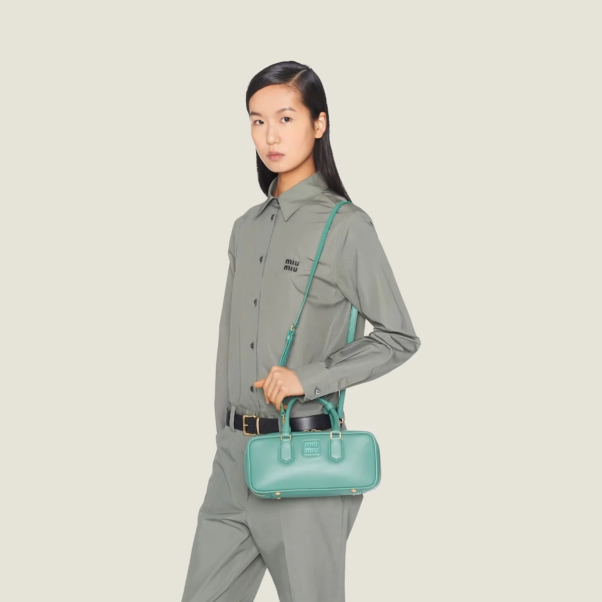 미디엄 아르카디 가죽백 그린 상세