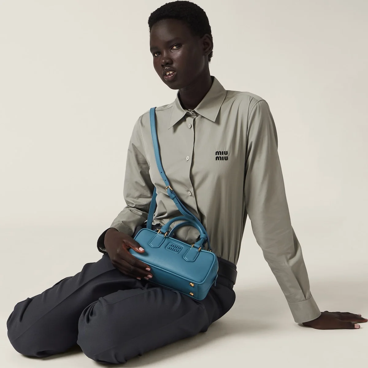 스몰 아르카디 가죽백 블루 상세