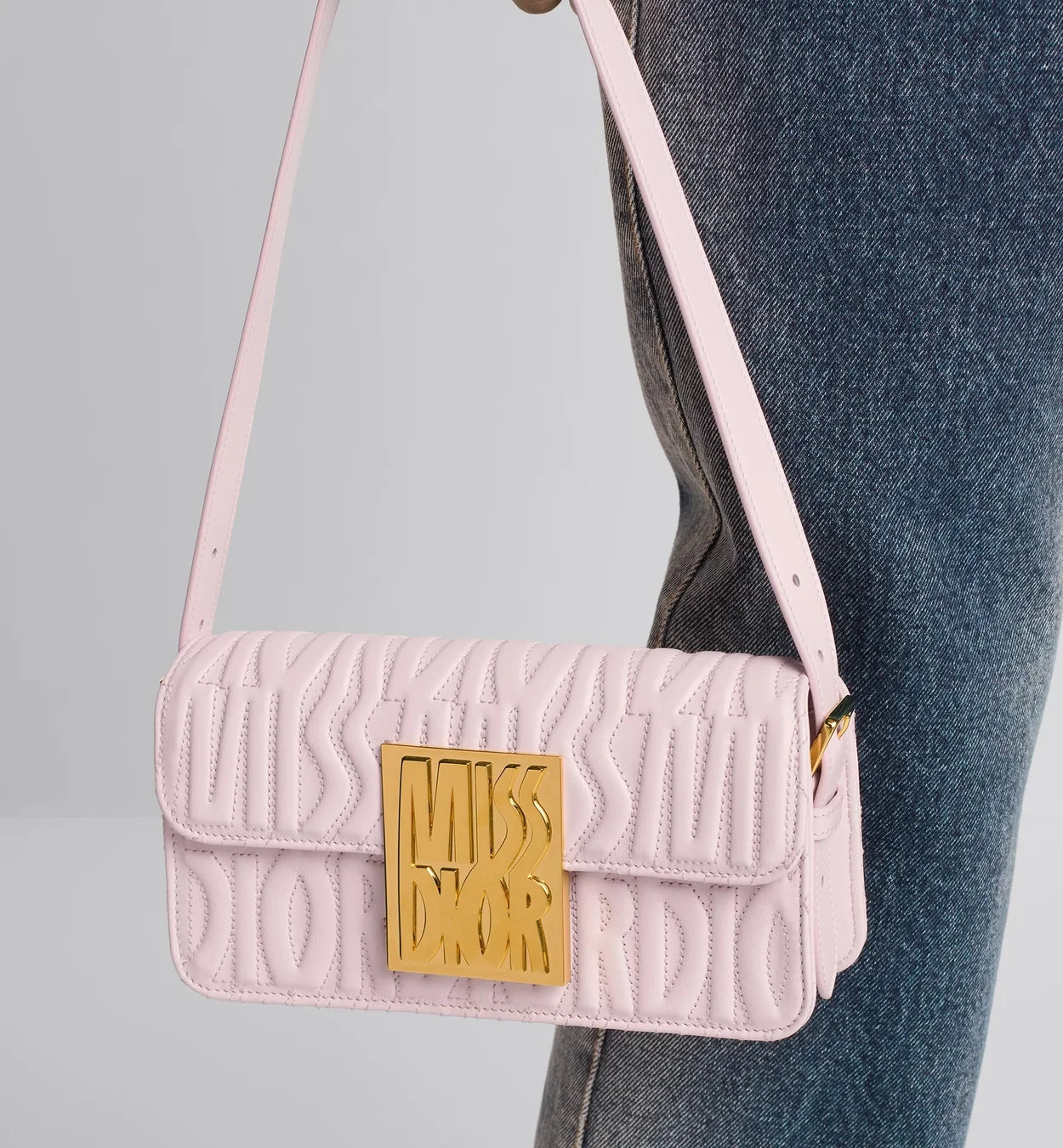 Miss 플랩 백 올오버 페일 핑크 퀄팅 상세