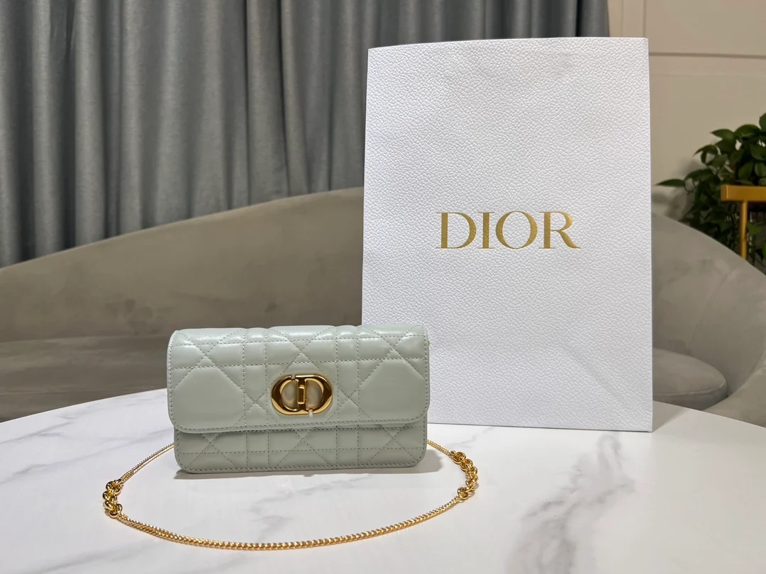 미스 카로 체인 파우치 피스타치오 그린 상세