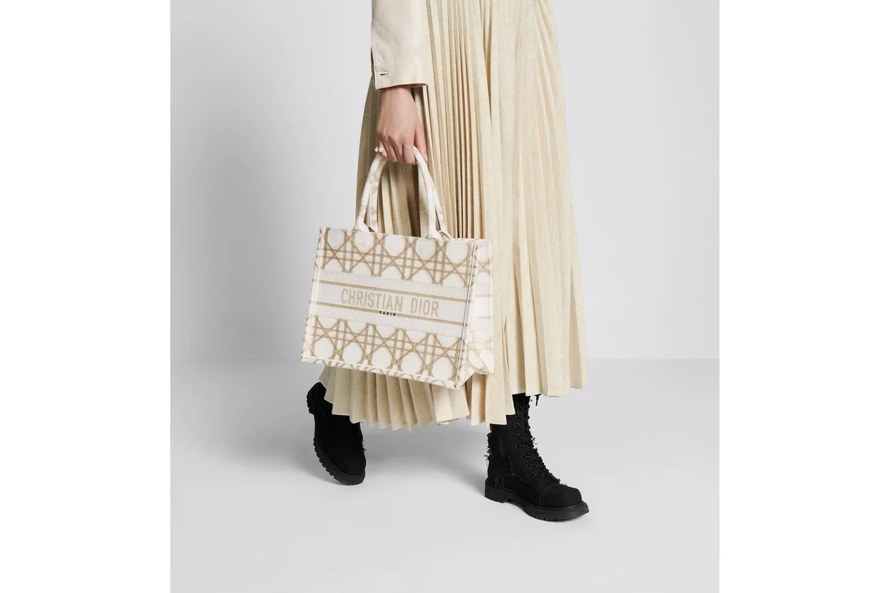 북 화이트 골드 마크로까나쥬 토트 미디엄 백 상세