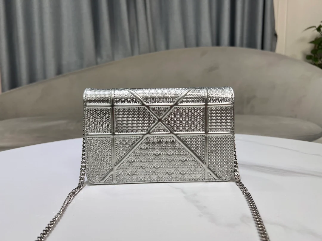 디오라마 메탈릭 체인백 상세