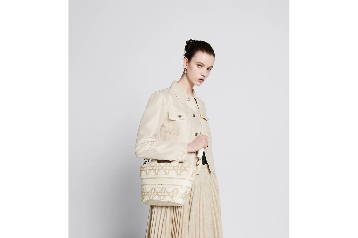 화이트 골드 매크로까나쥬 자수 모자 바스켓 백 상세