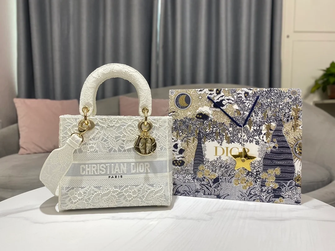 레이디 D-Lite 미디움 백 화이트 상세