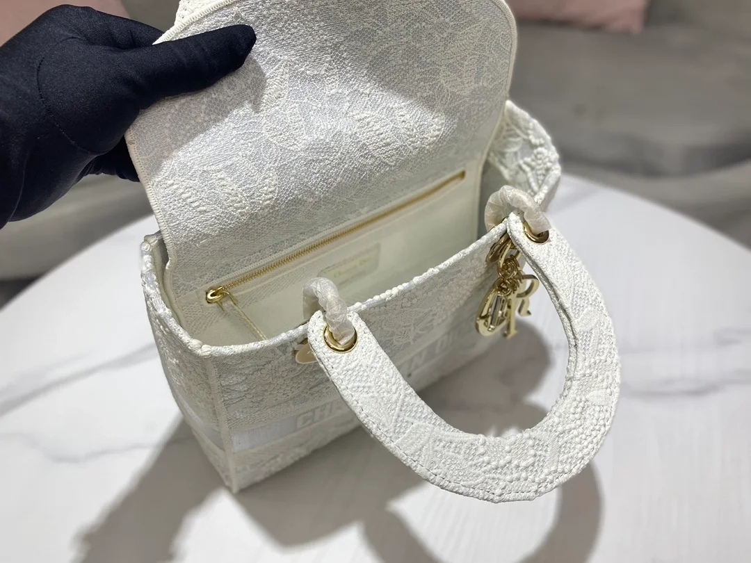 레이디 D-Lite 미디움 백 화이트 상세