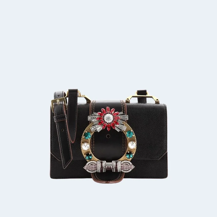 크리스탈 버클 플랩 숄더백 블랙브라운 상세