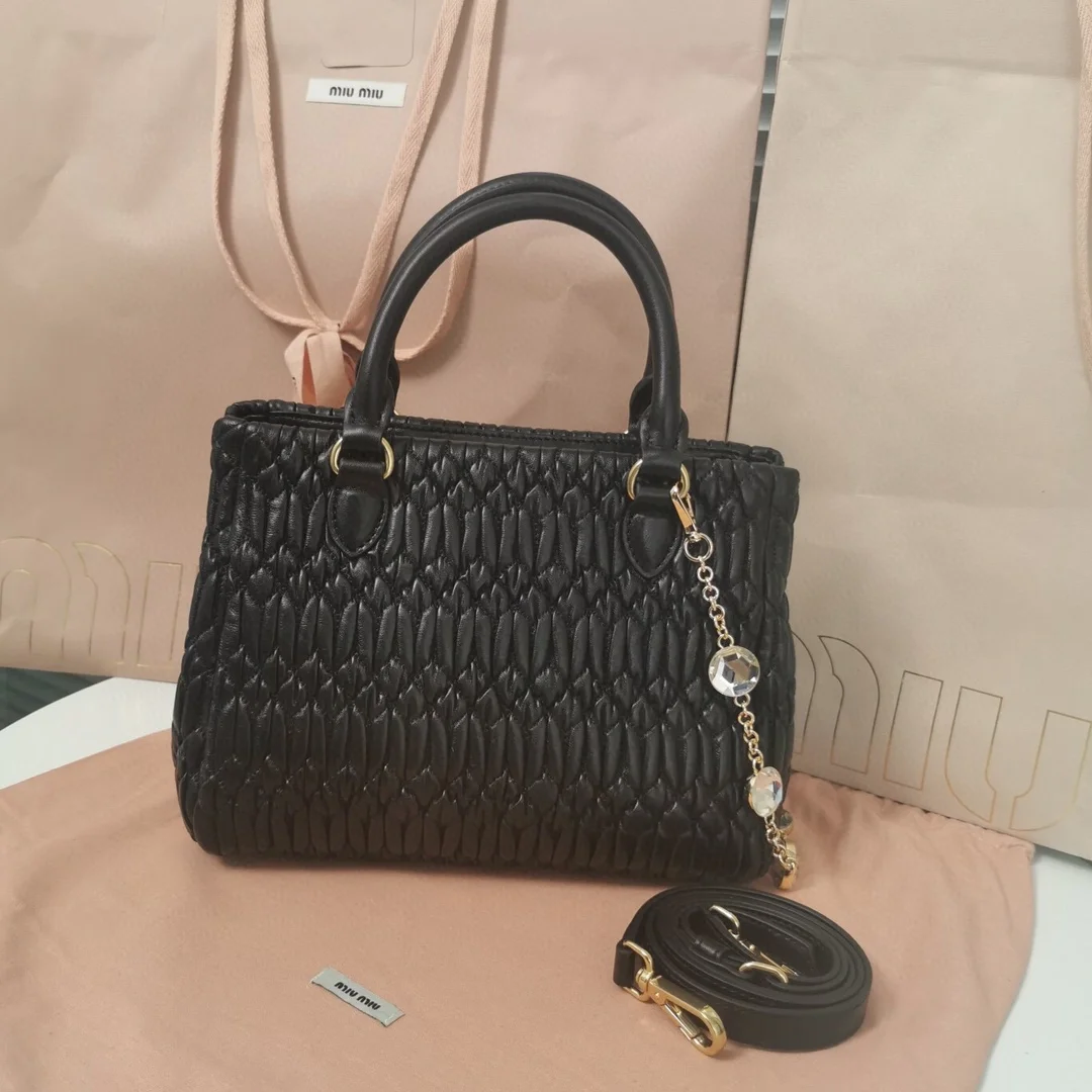 크리스탈 클로케 나파 가죽 핸드백 블랙 상세