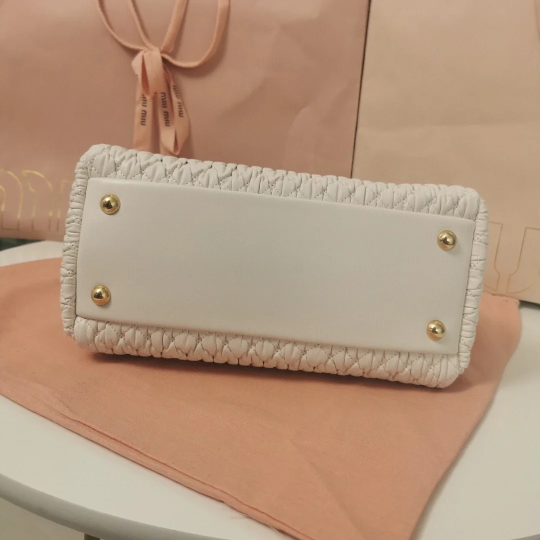 크리스탈 클로케 나파 가죽 핸드백 화이트 상세