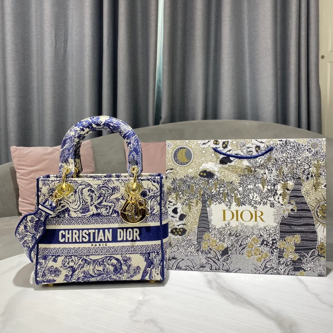 레이디 D-Lite 미디엄 백 블루 Toile de Jouy 자수 상세