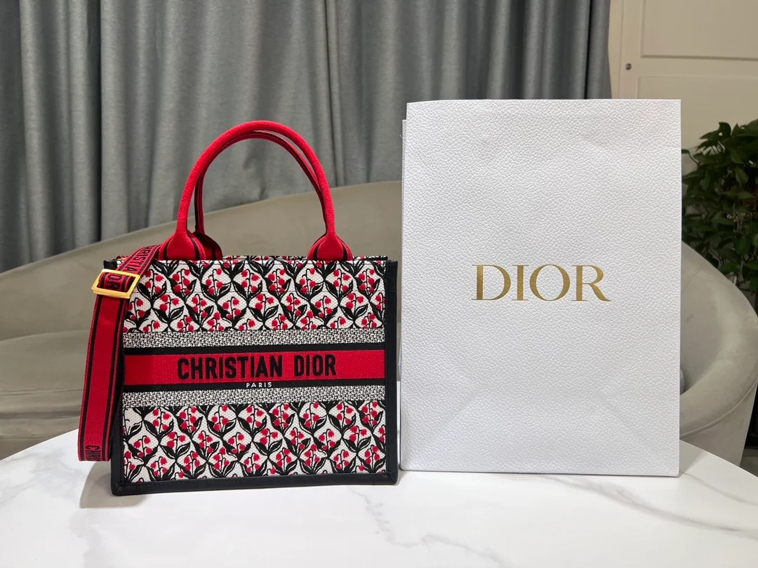 아무르 북 토트 스몰 백 은방울꽃 자수 상세