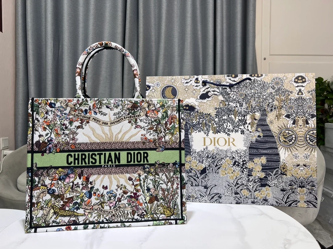 북 에크루 멀티 컬러 자수 토트 라지 백 상세