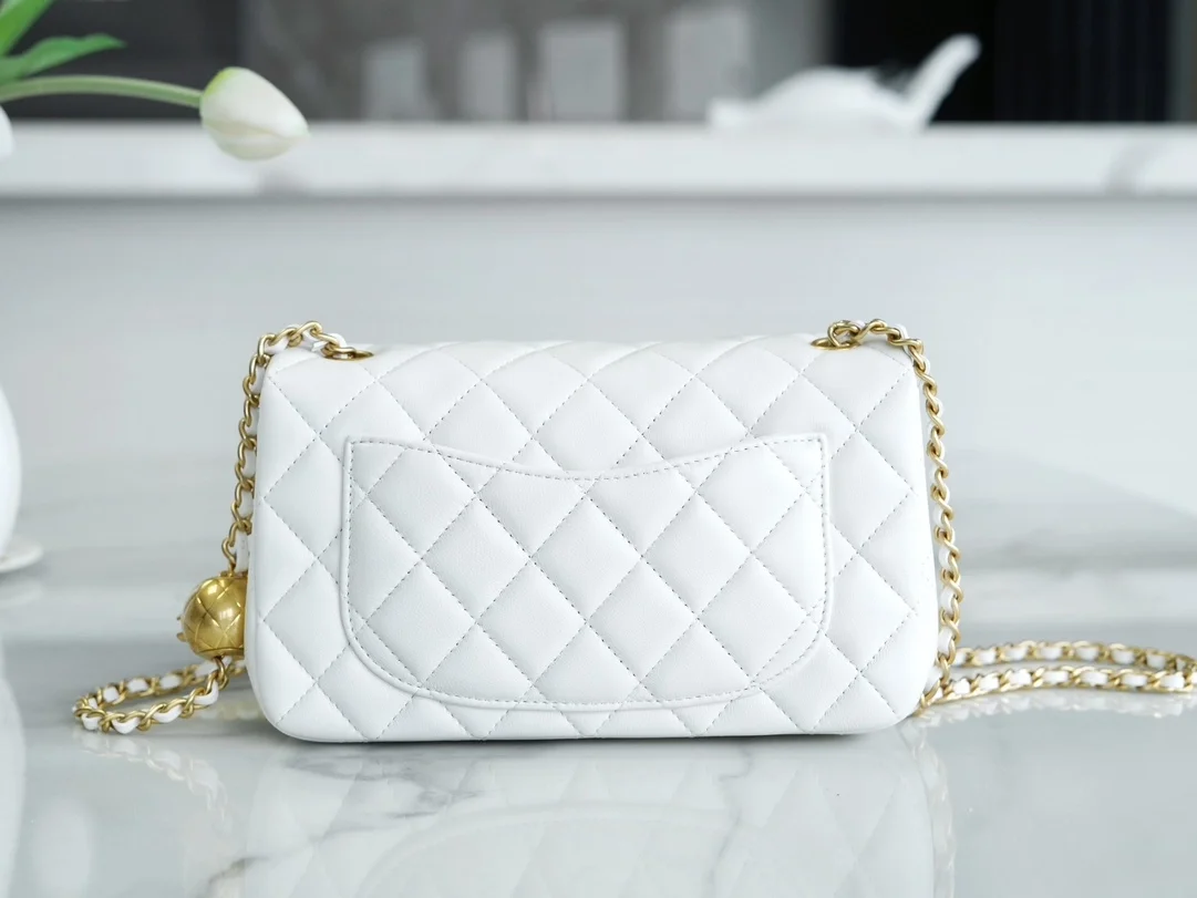 클래식 미니 골드볼 램스킨 화이트 상세