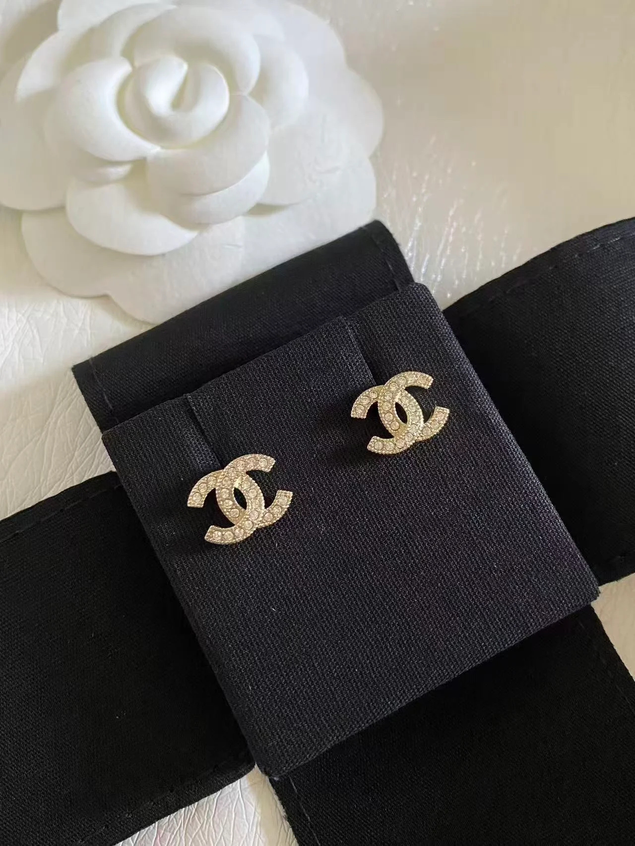 로고 클래식 이어링 상세