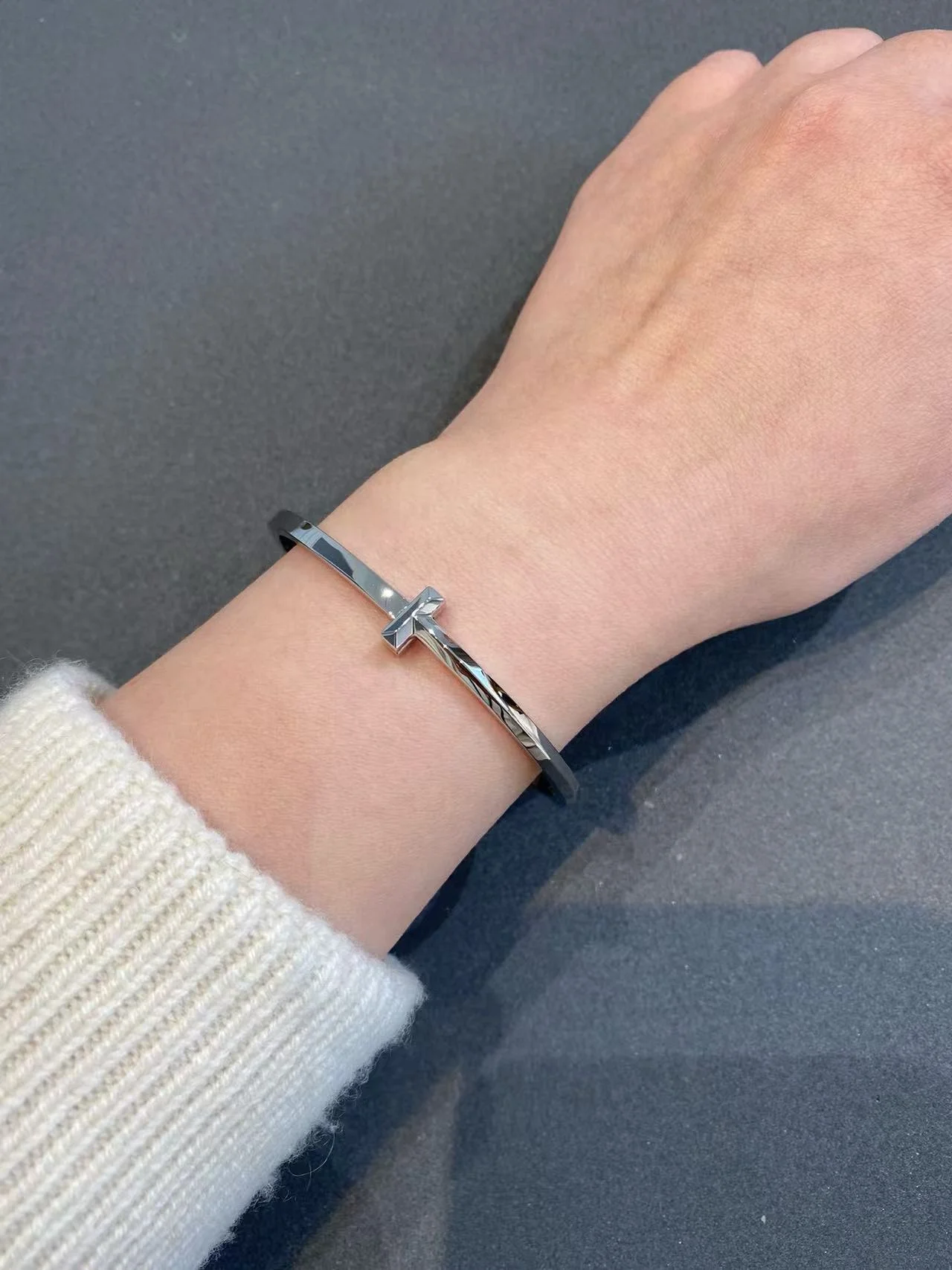 T1 네로우 힌지드 뱅글 상세