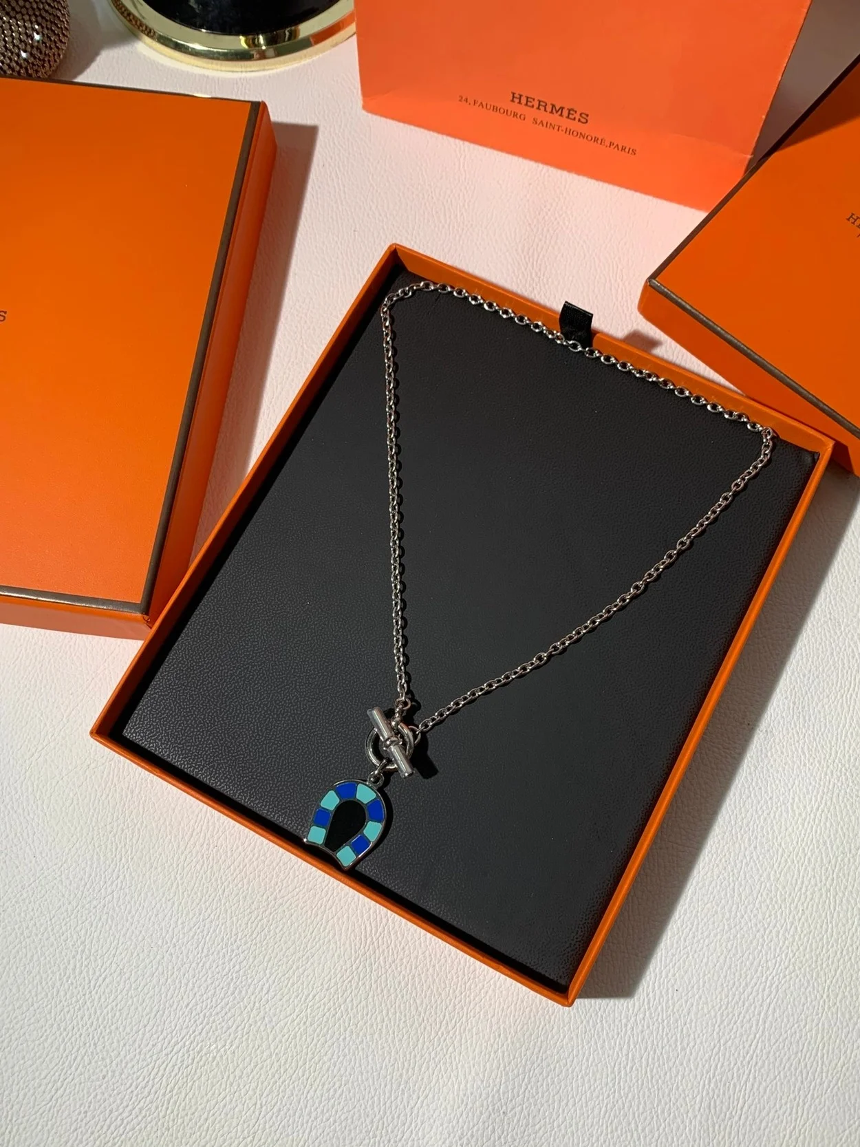 Helios Fer a Cheval 목걸이 상세