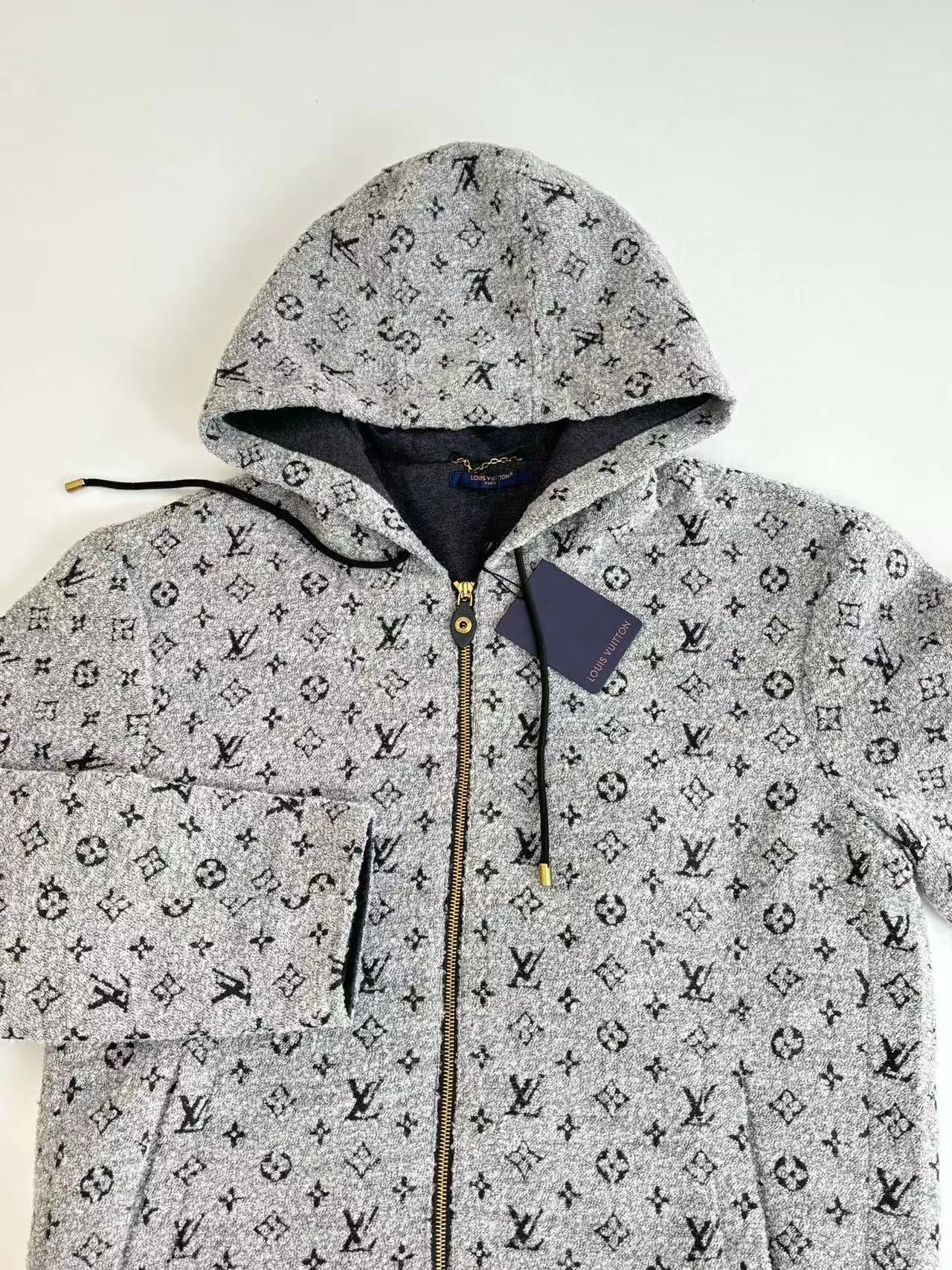 모노그램 후드 재킷 상세