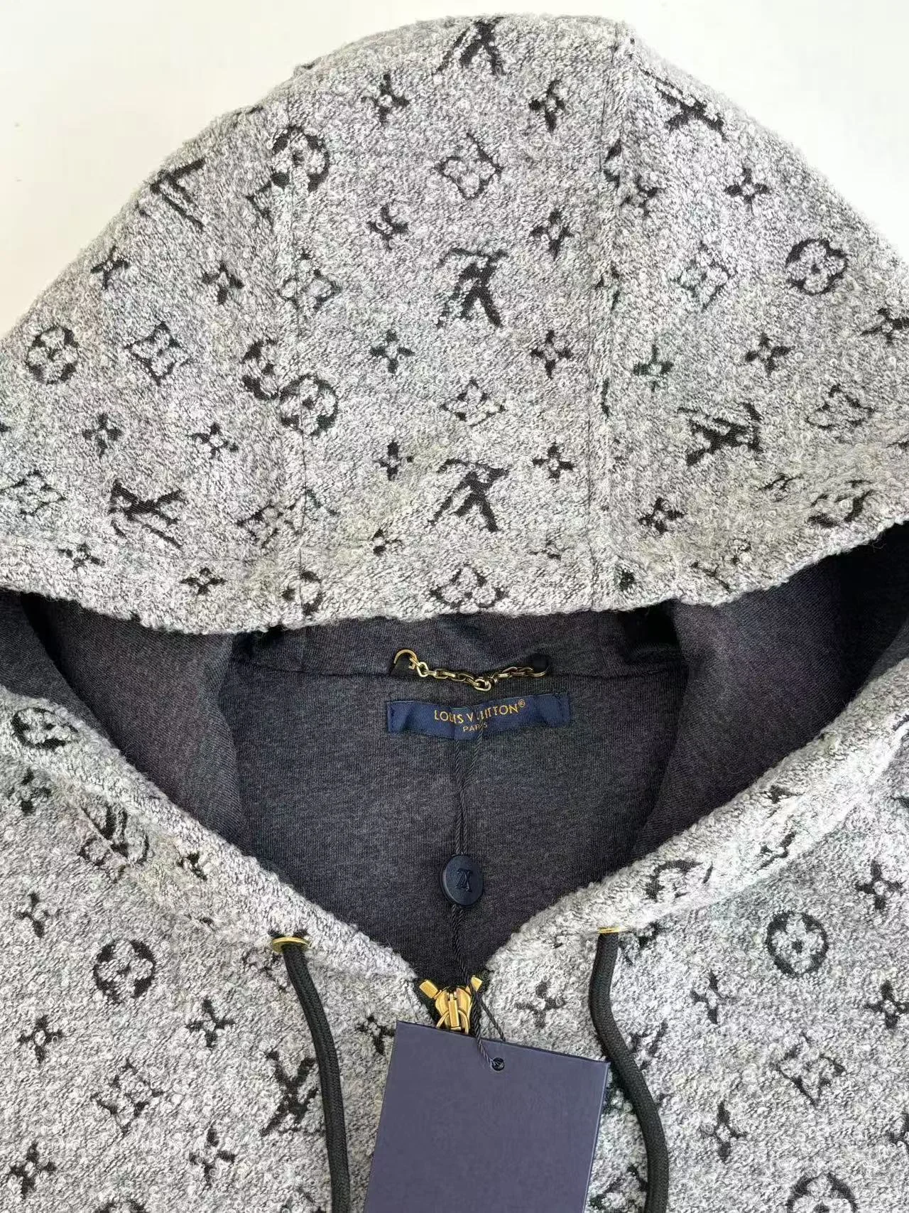 모노그램 후드 재킷 상세