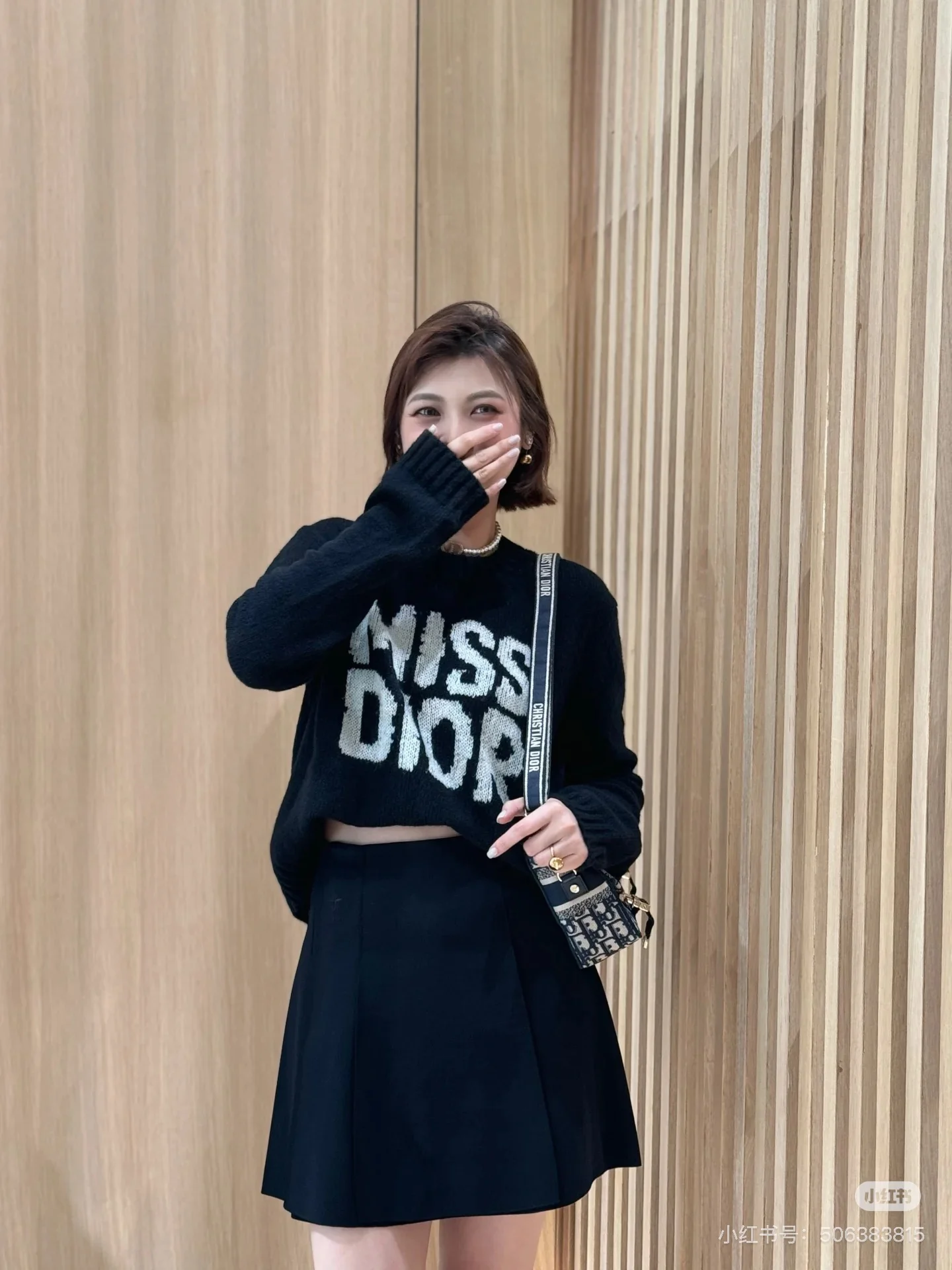 로고 니트 상세