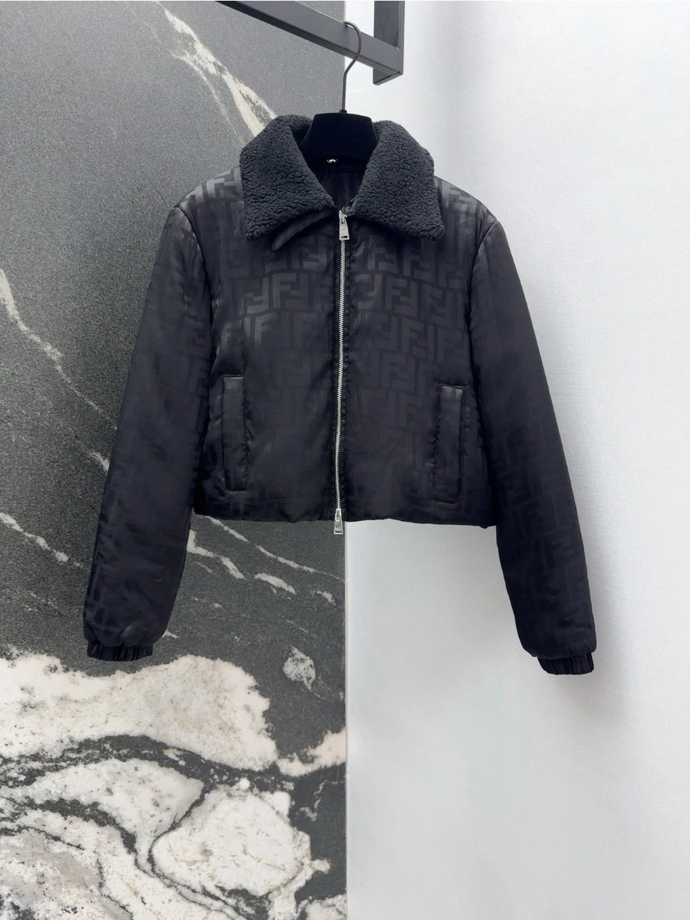 FF 로고 자카드 램스퍼 다운 재킷 상세