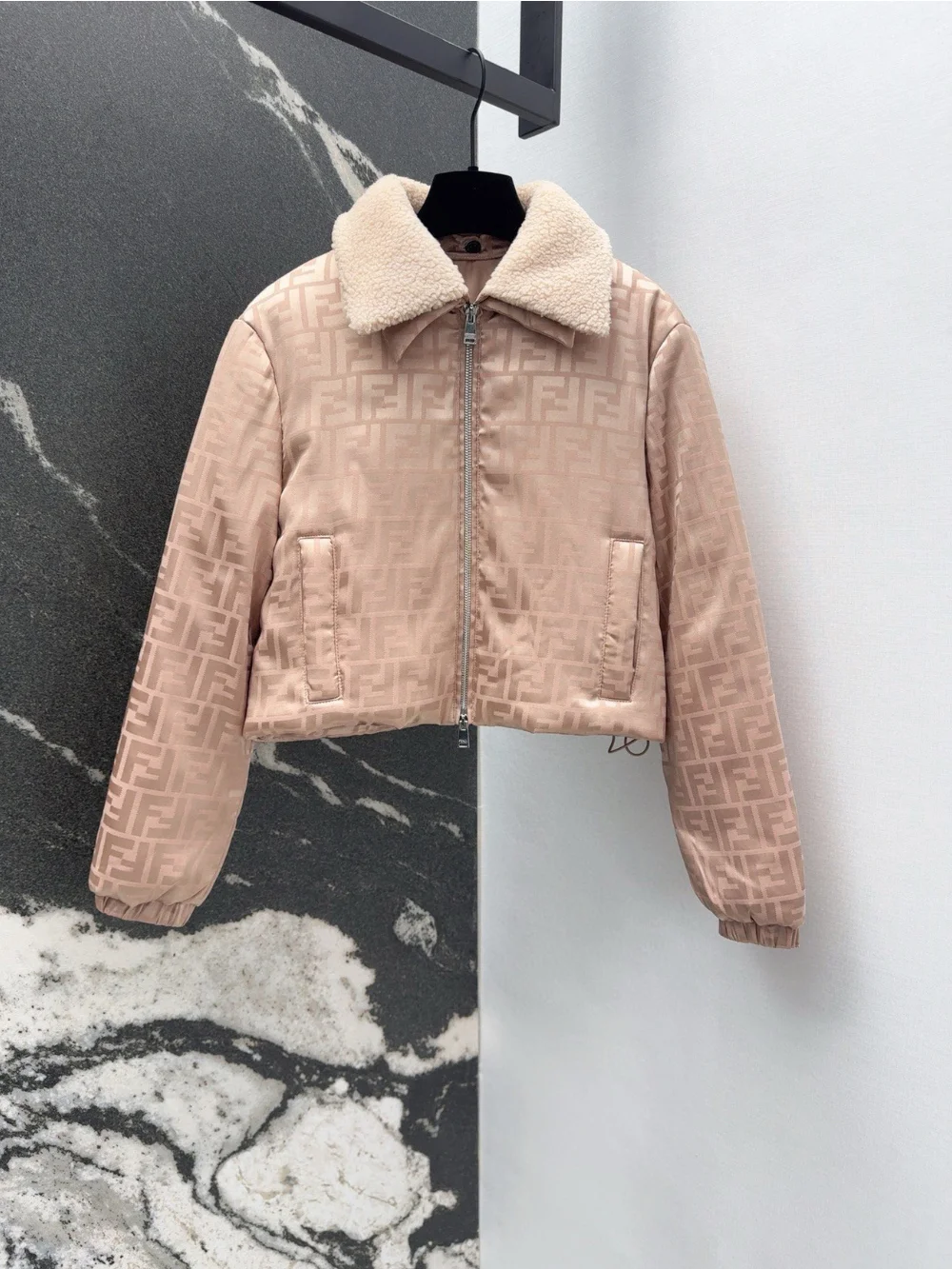 FF 로고 자카드 램스퍼 다운 재킷 상세