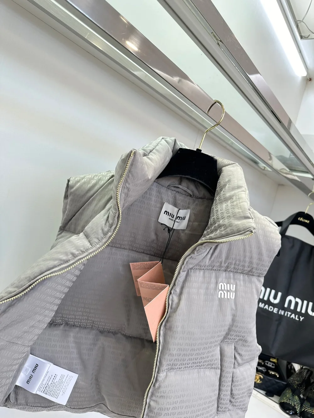 로고 크롭 쇼트 다운 베스트 상세