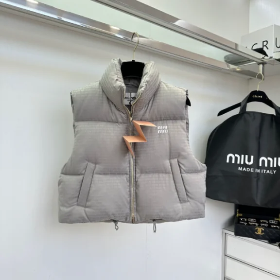 로고 크롭 쇼트 다운 베스트