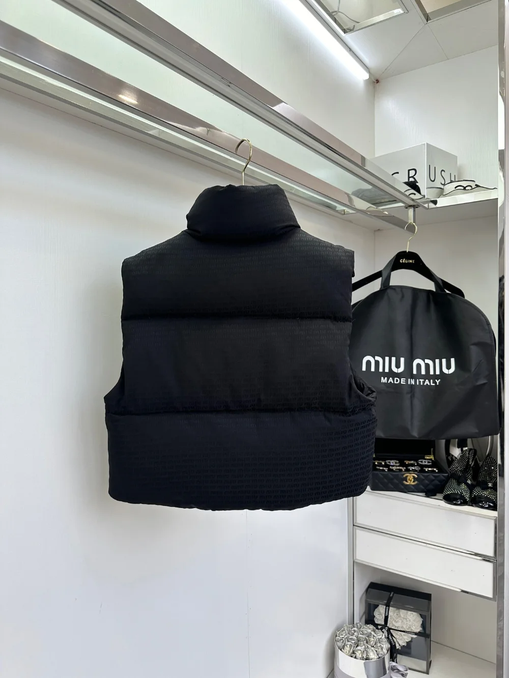 로고 크롭 쇼트 다운 베스트 상세