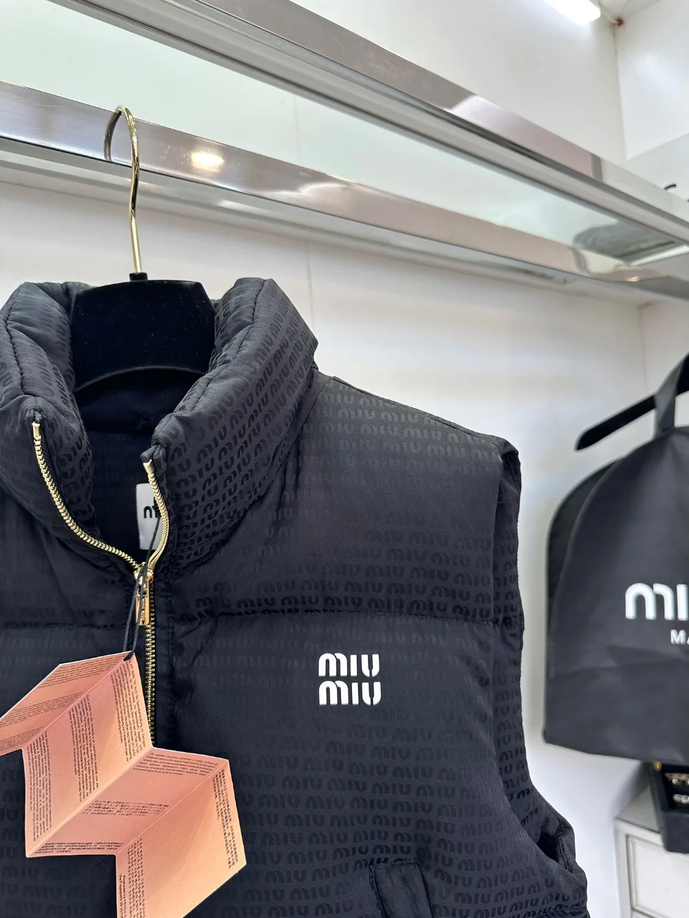 로고 크롭 쇼트 다운 베스트 상세