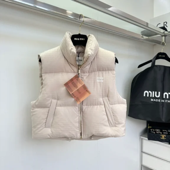 로고 크롭 쇼트 다운 베스트