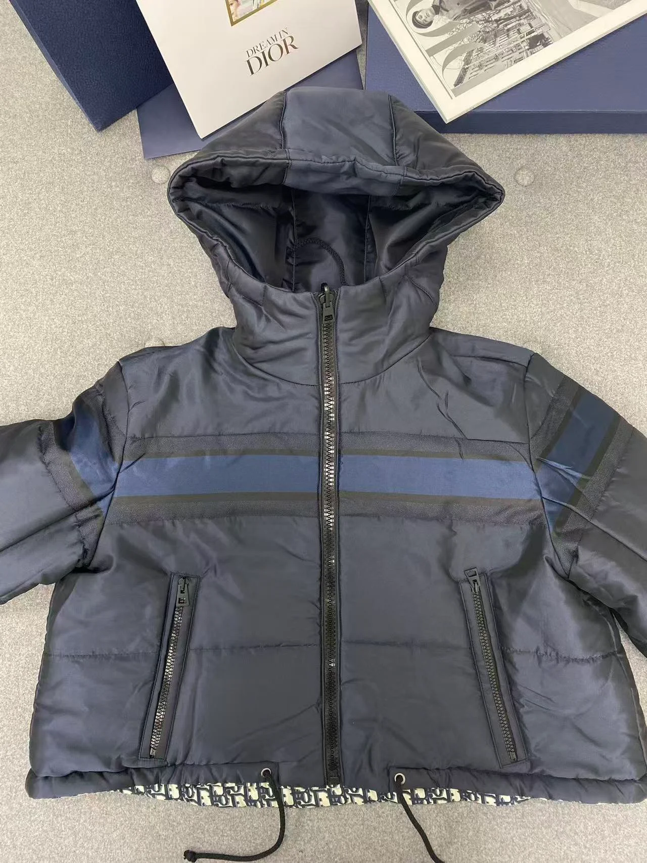 오블리크 리버시블 크롭 패딩 상세