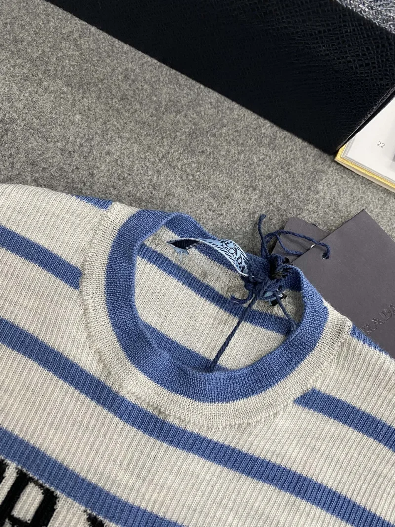 스트라이프 인타르시아 울 크루넥 니트 상세