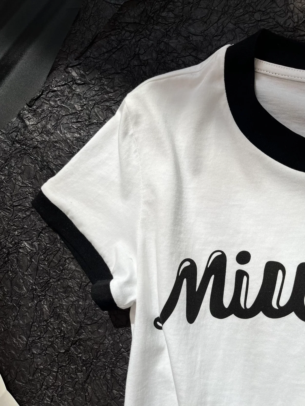 로고 프린트 크롭 티셔츠 상세