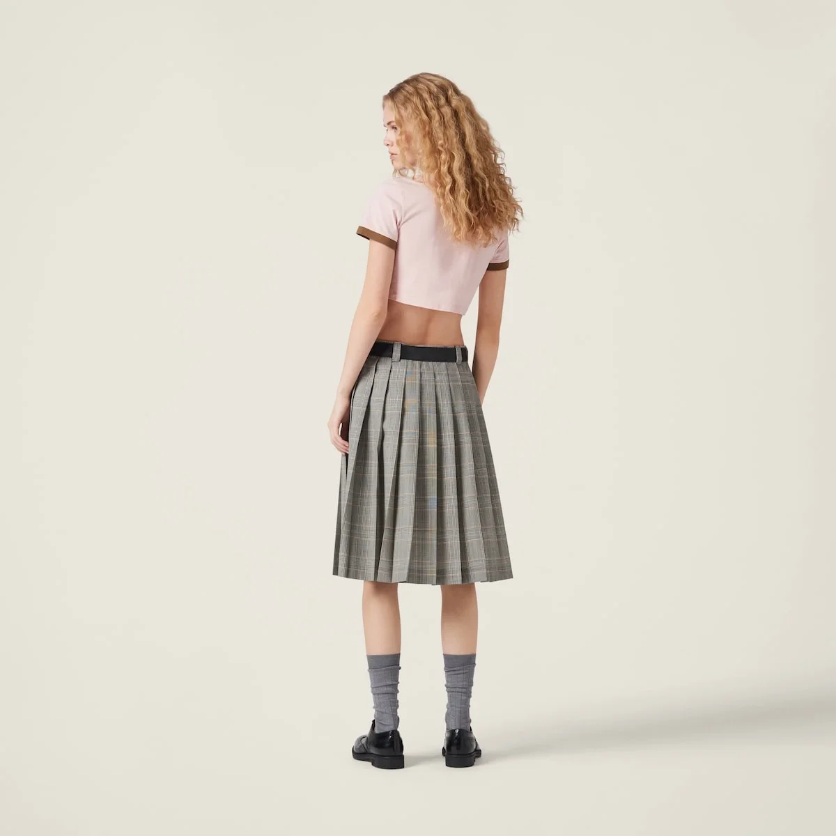 핑크 & 카키 크롭 로고 티셔츠 상세