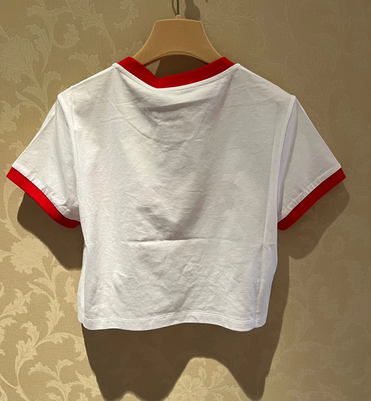 로고 프린트 크롭 티셔츠 상세