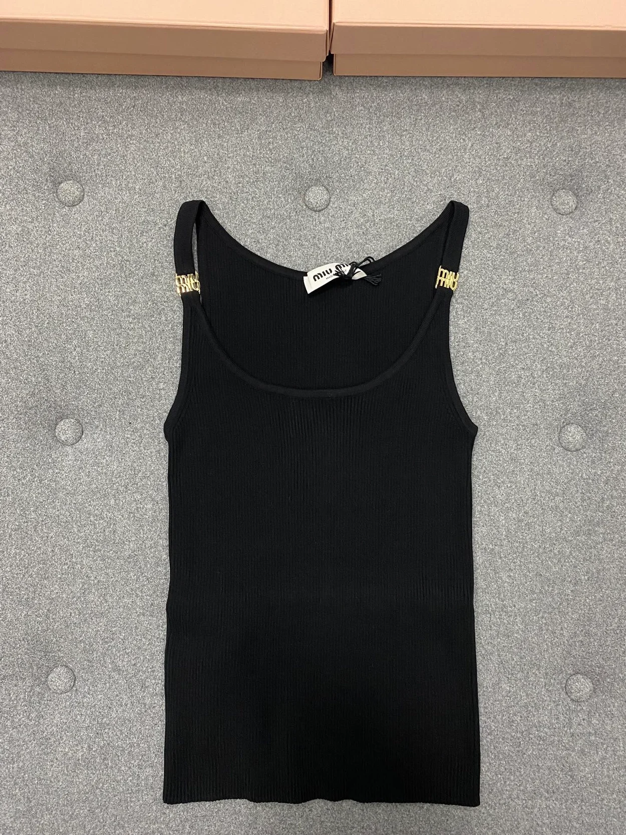 어깨 로고 민소매 상세