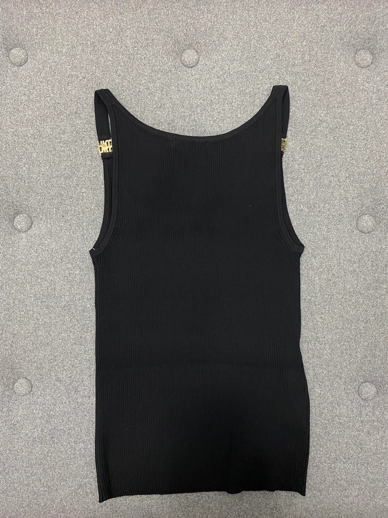 어깨 로고 민소매 상세