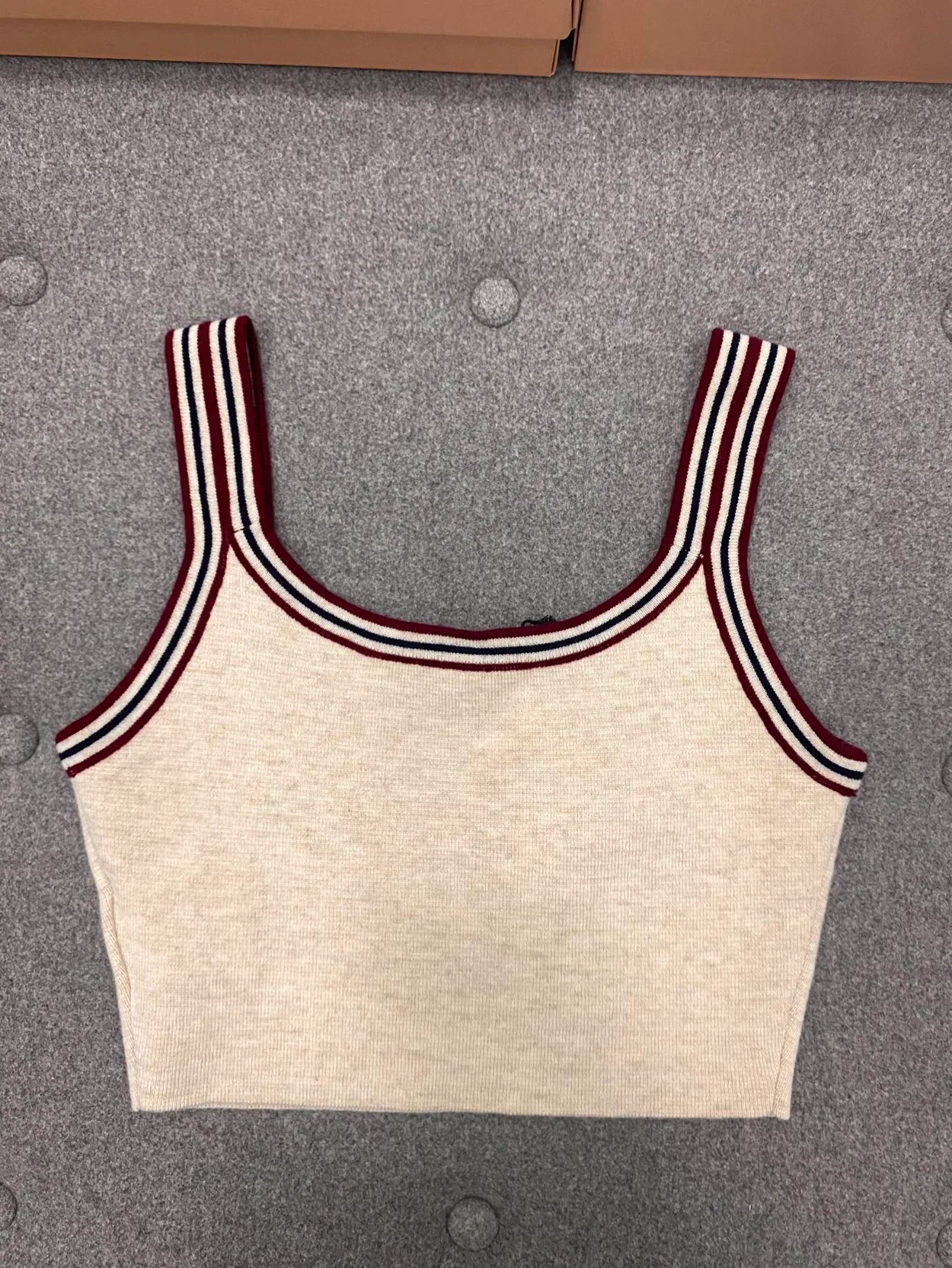 미우미우 캐시미어 탱크 탑 상세