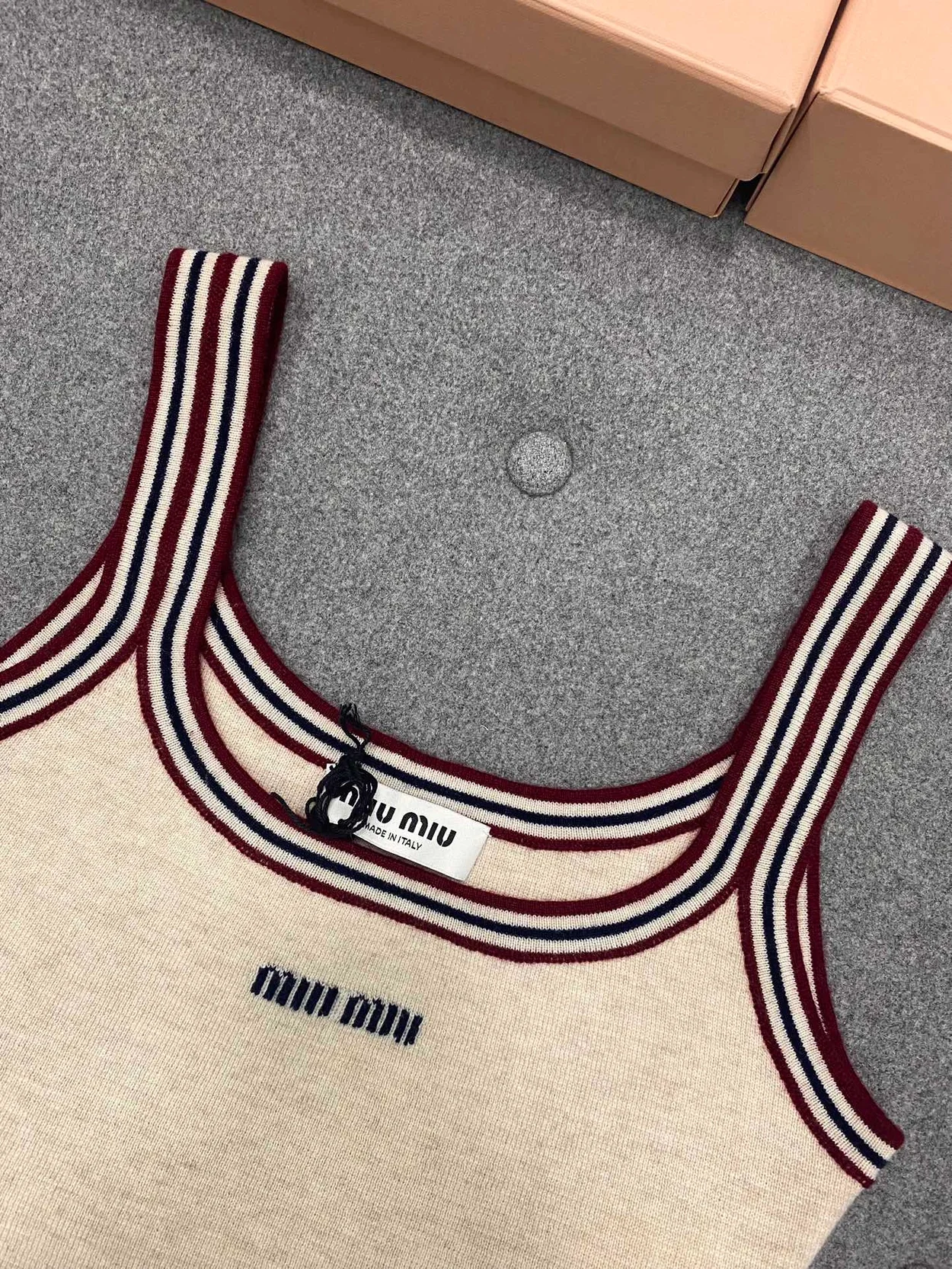 미우미우 캐시미어 탱크 탑 상세