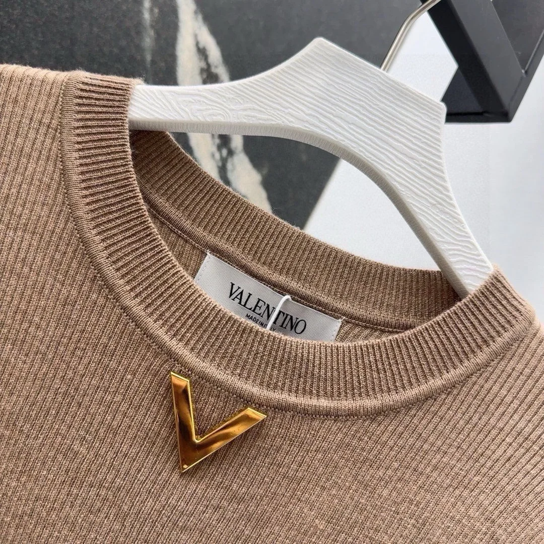 발렌티노 로고 골지 티셔츠 베이지 상세