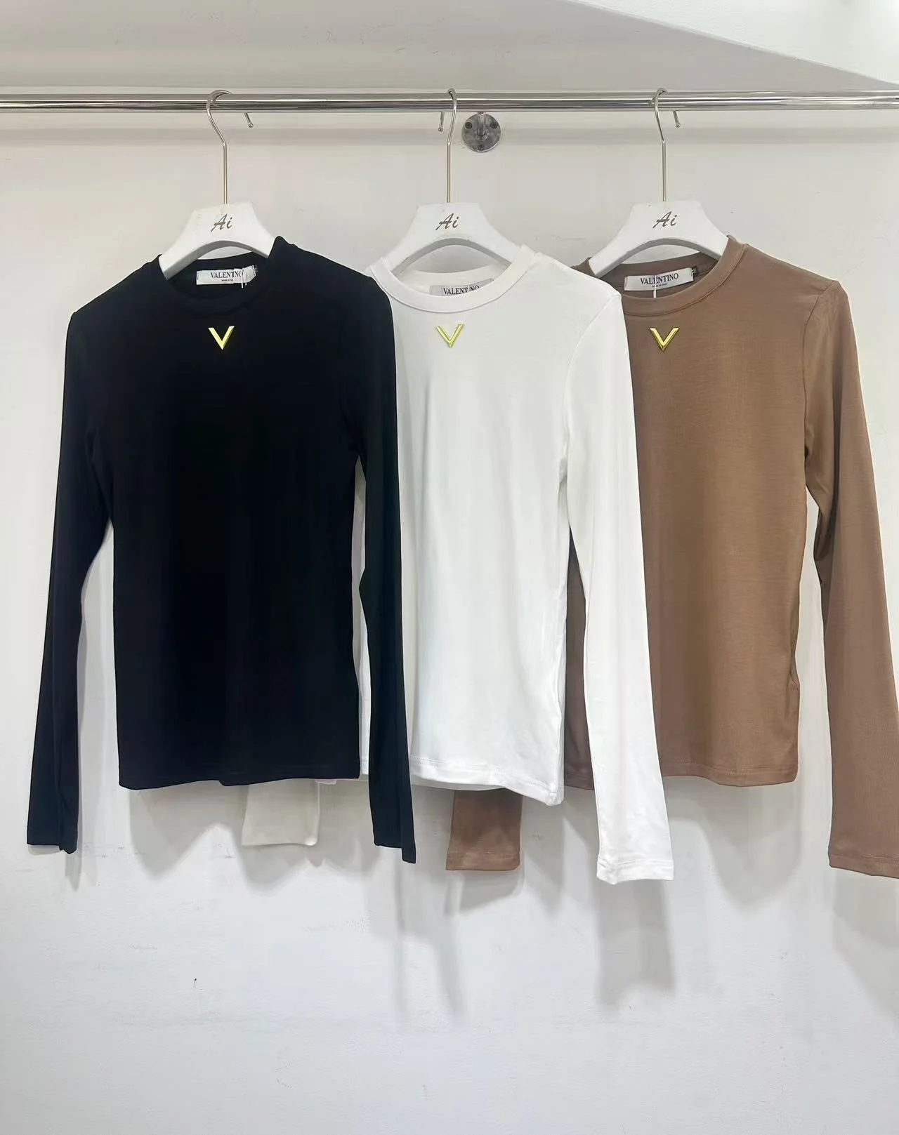 발렌티노 로고 티셔츠 아이보리