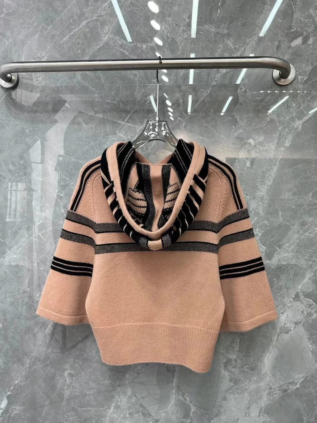 슬리브 후드 스웨터 상세