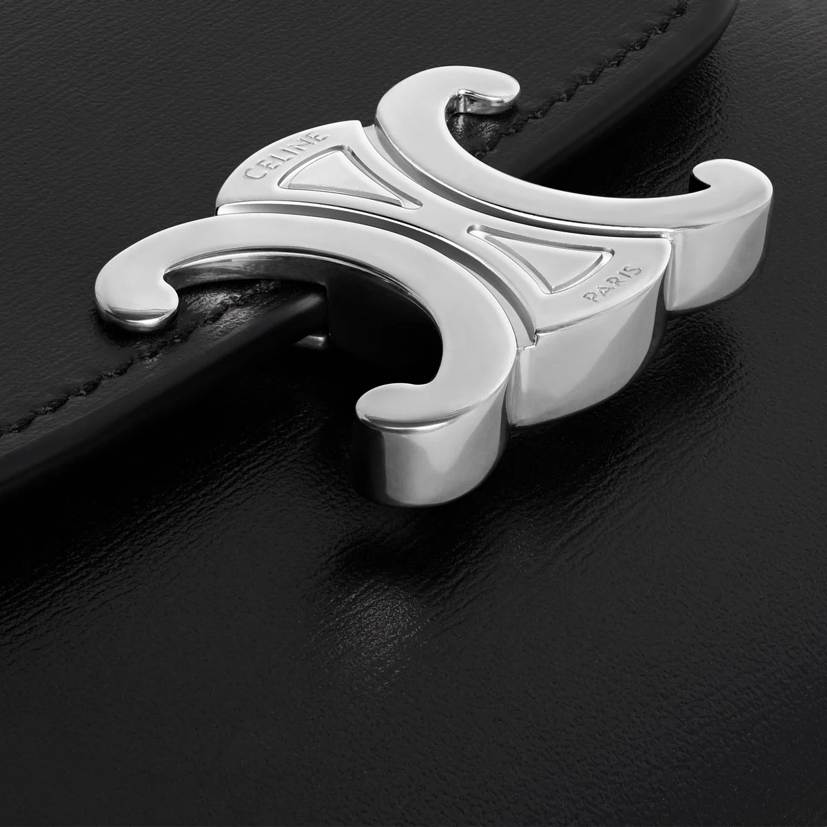 스몰 트리옹프 플랩 지갑 실버블랙 상세