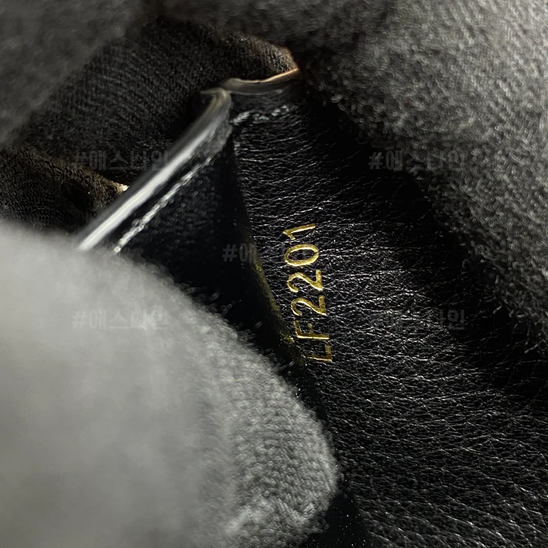 클레아 월렛 모노그램 앙프렝뜨 지갑 M81212_1 상세