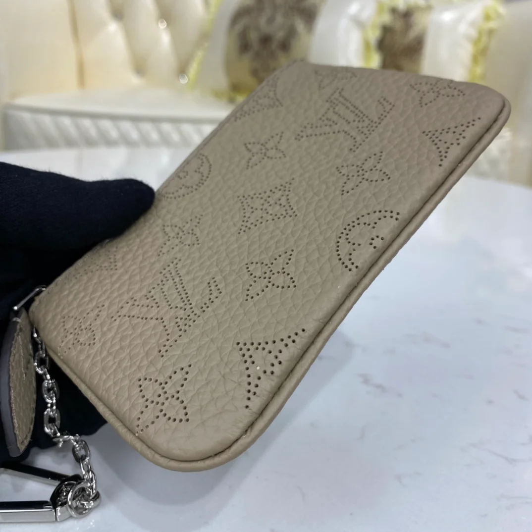 아이스 키 파우치 지갑 M69508_5 상세