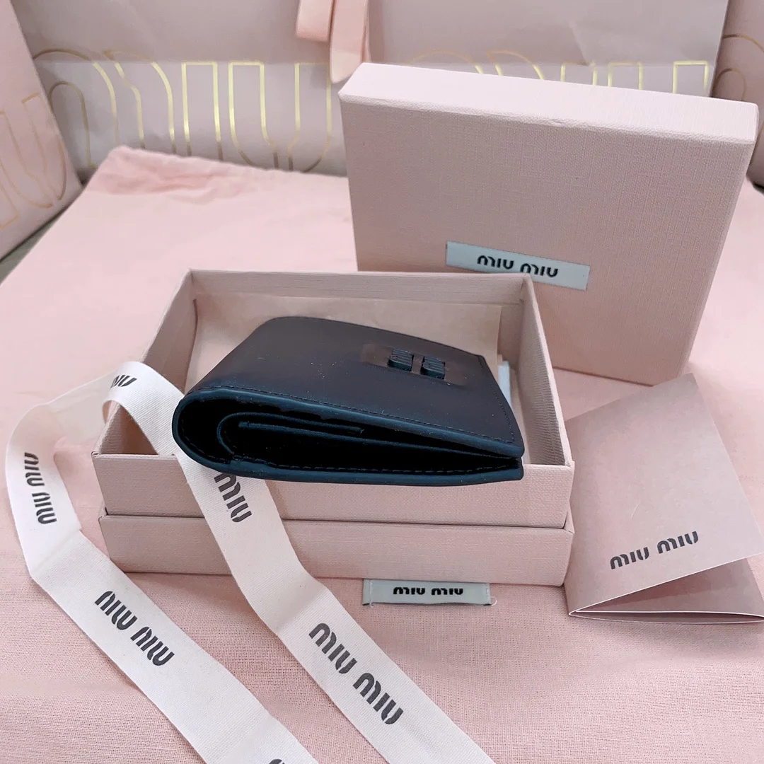 가죽 로고 반지갑 상세