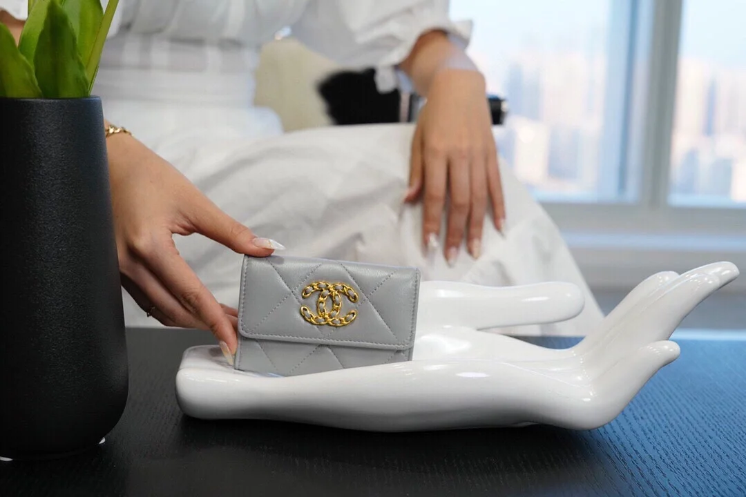 19 플랩 카드 홀더 스카이 블루 상세