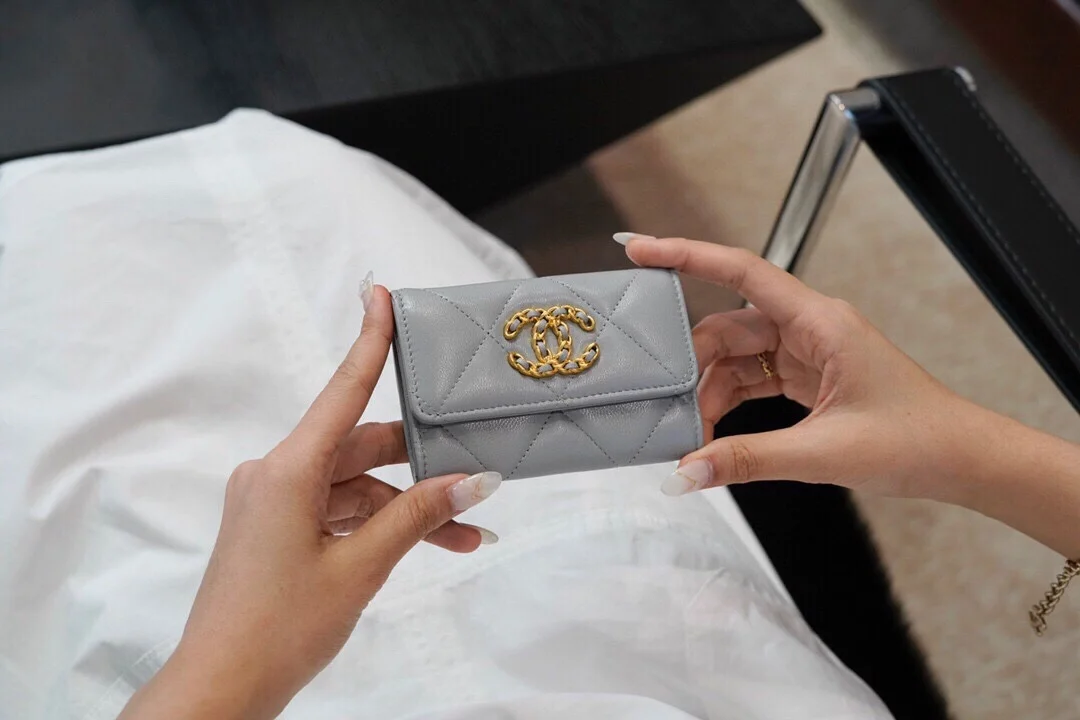 19 플랩 카드 홀더 스카이 블루 상세